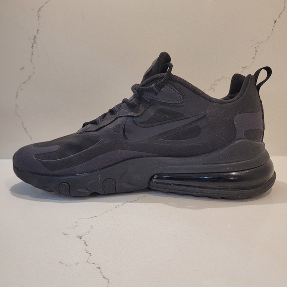 Reposhing too big. EUC. Nike Air Max 270 - wm's sz 11US or Mn's sz 9.5US - Picture 2 of 10